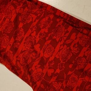 Red valentines heart roses lularoe one size leggings